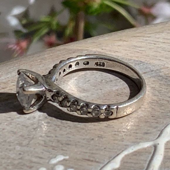 Stunning Sterling Silver Princess Cut Cubic Zirconia  Engagement Ring - Picture 5 of 12